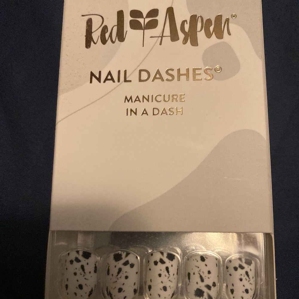 Red Aspen Loyalty Box Nail Dashes